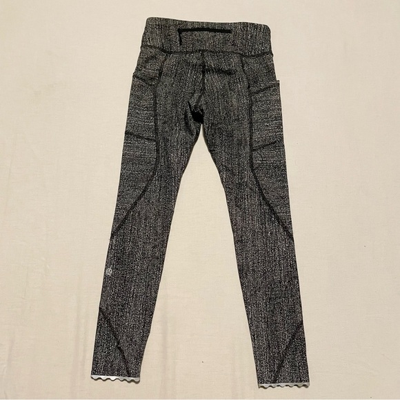 Lululemon Tight Stuff Tight II Salt Alpine White Black Size 4 Leggings - Picture 11 of 16